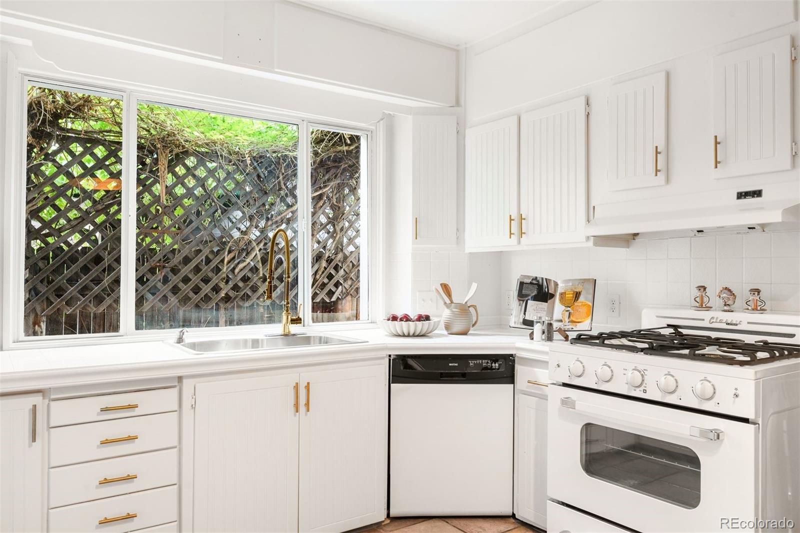 MLS Image #9 for 2081 s grant street,denver, Colorado