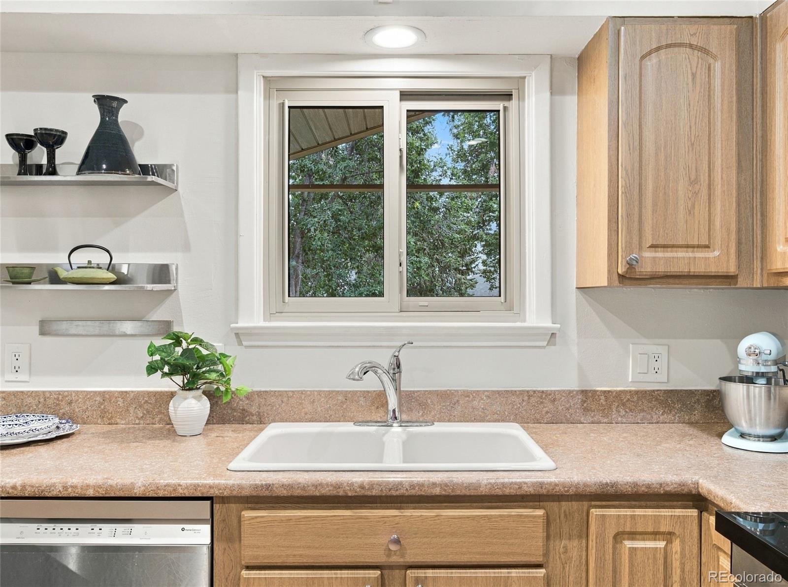 MLS Image #15 for 6528 e milan place,denver, Colorado