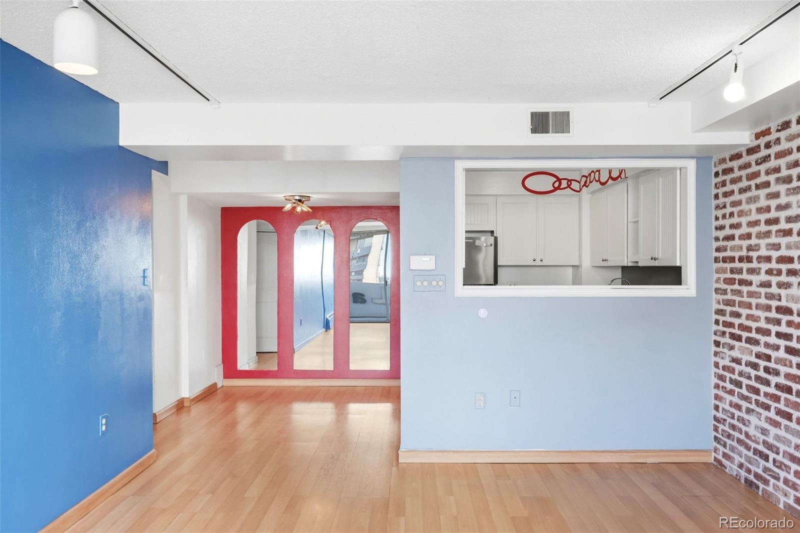 MLS Image #10 for 740 n pearl street,denver, Colorado