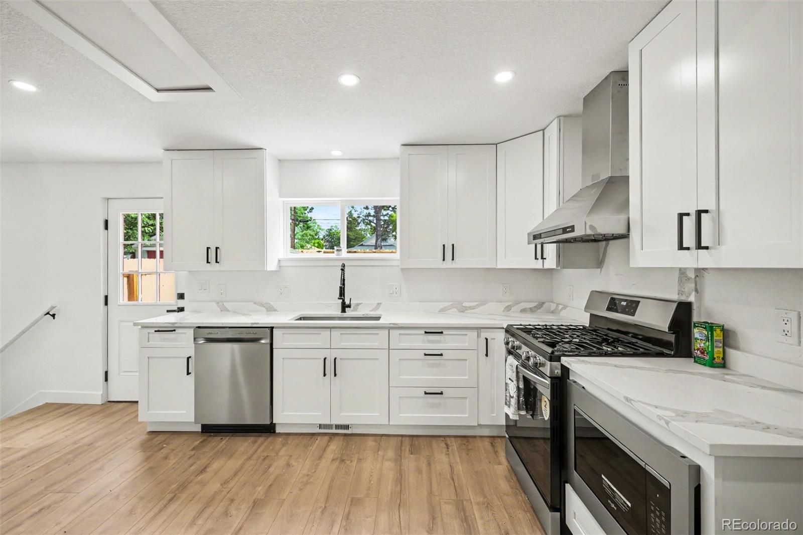 MLS Image #11 for 3734 s cherokee street,englewood, Colorado