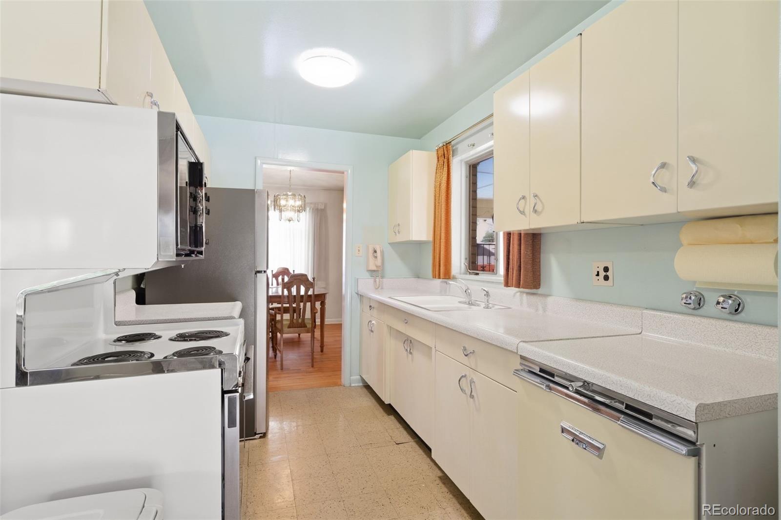 MLS Image #13 for 2581 s perry street,denver, Colorado