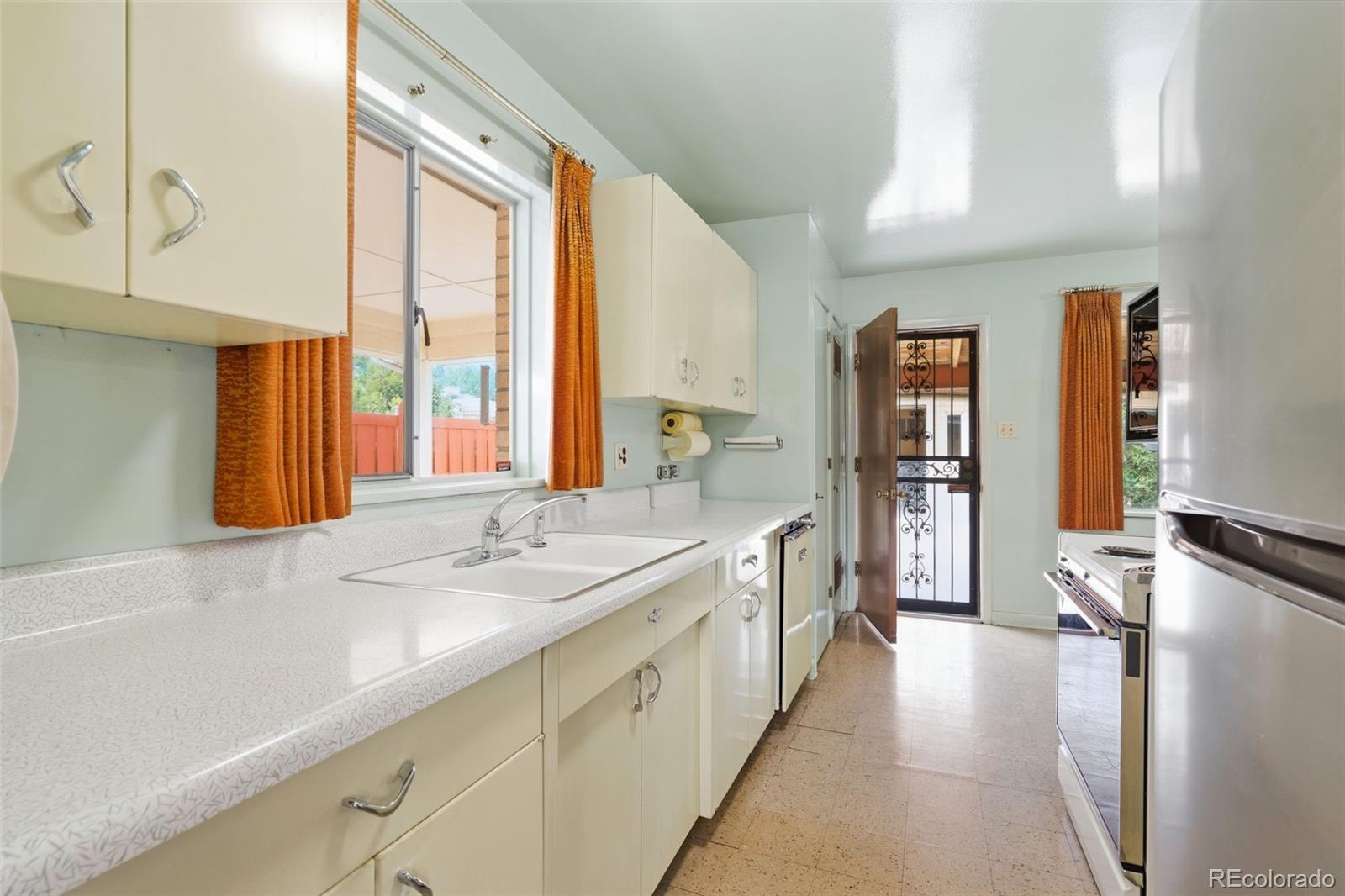 MLS Image #15 for 2581 s perry street,denver, Colorado