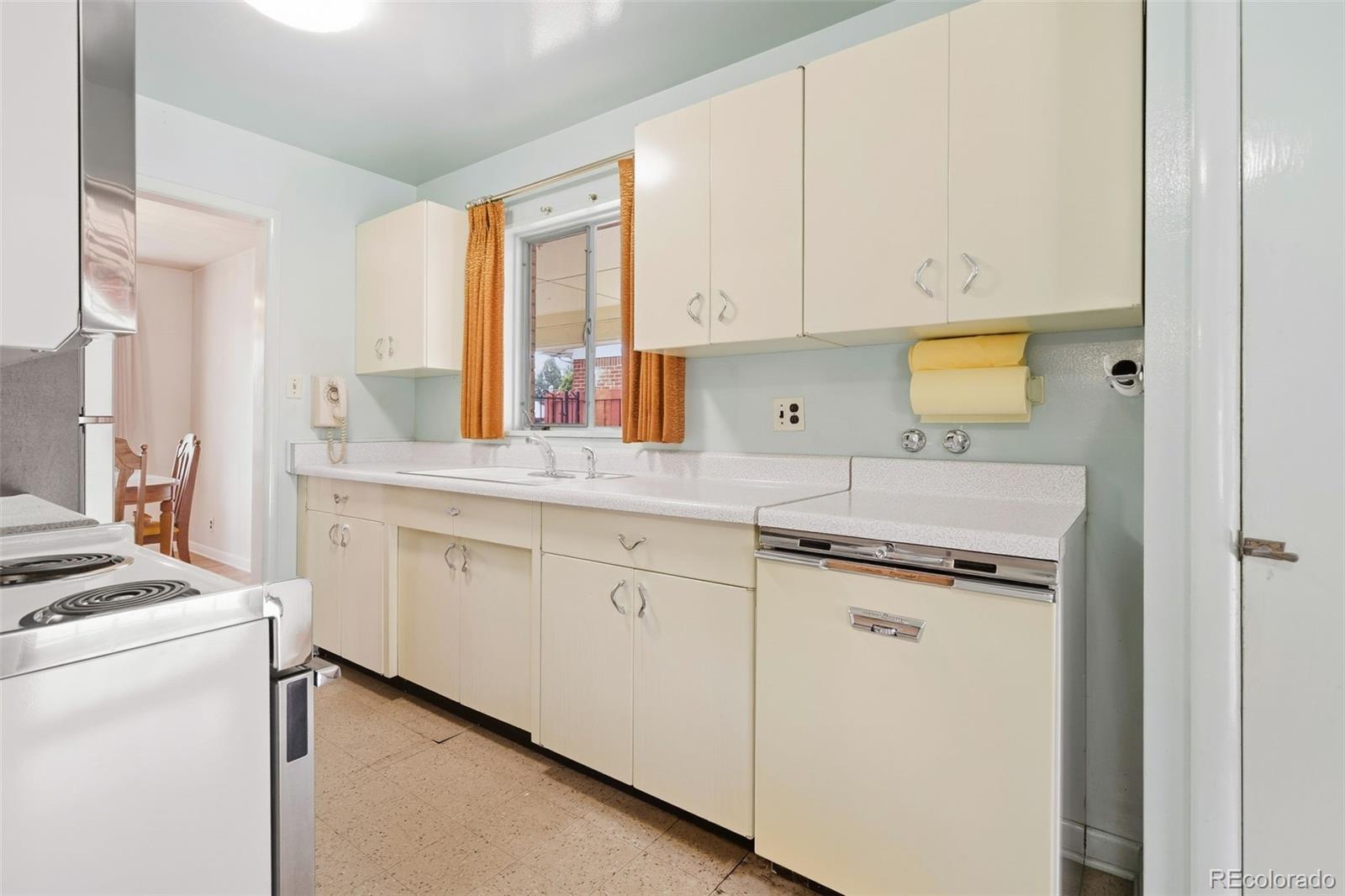 MLS Image #18 for 2581 s perry street,denver, Colorado