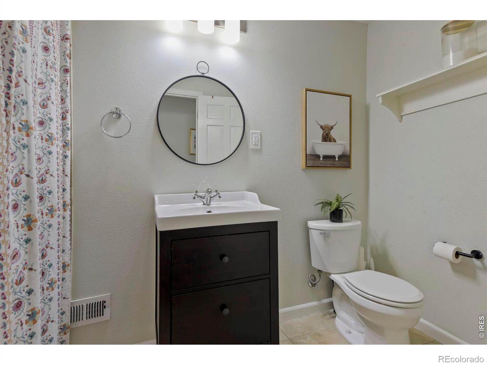 MLS Image #16 for 2555 e maplewood avenue,centennial, Colorado