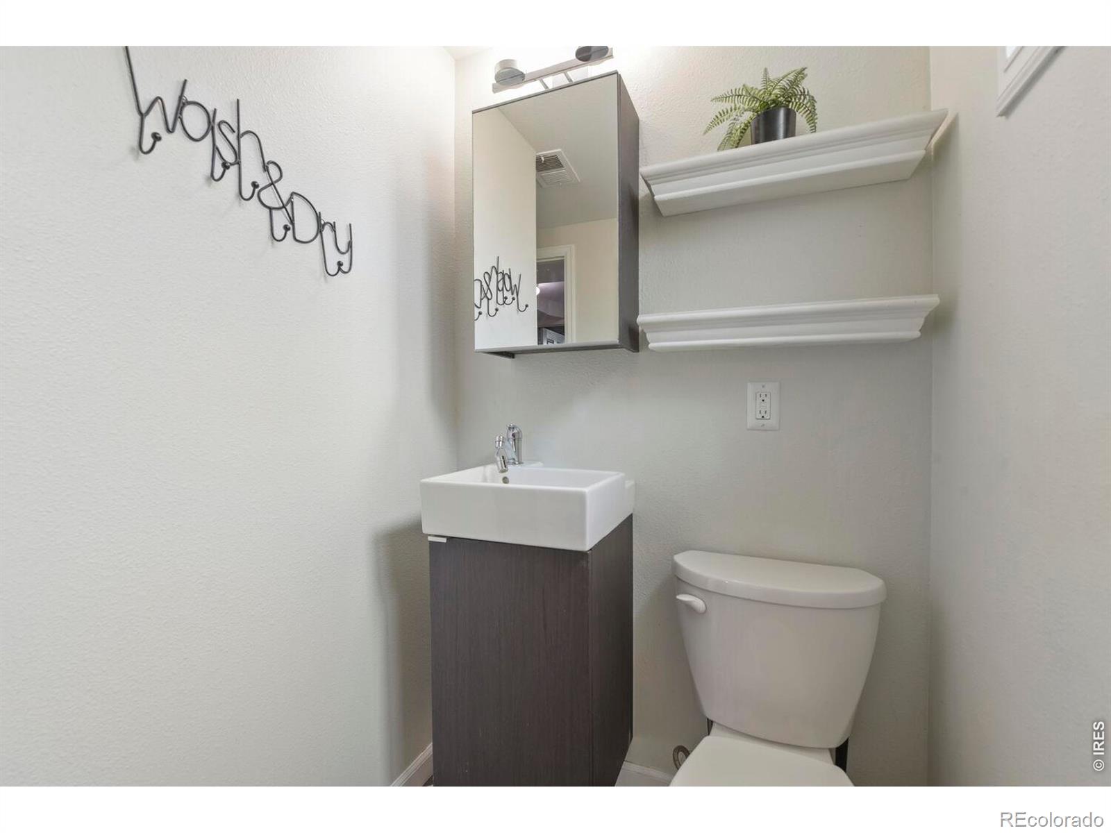 MLS Image #22 for 2555 e maplewood avenue,centennial, Colorado