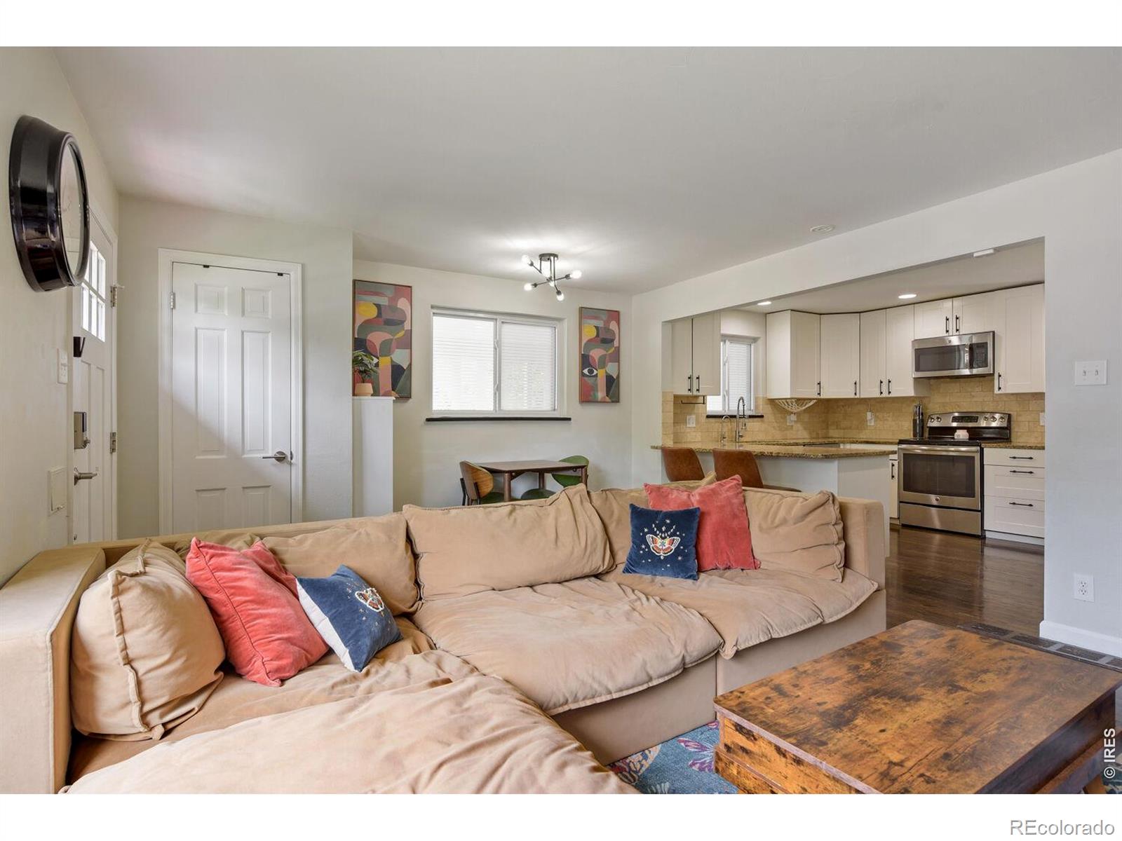 MLS Image #5 for 2555 e maplewood avenue,centennial, Colorado