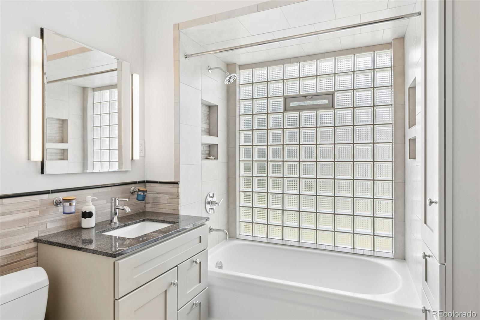 MLS Image #11 for 695  dahlia street,denver, Colorado