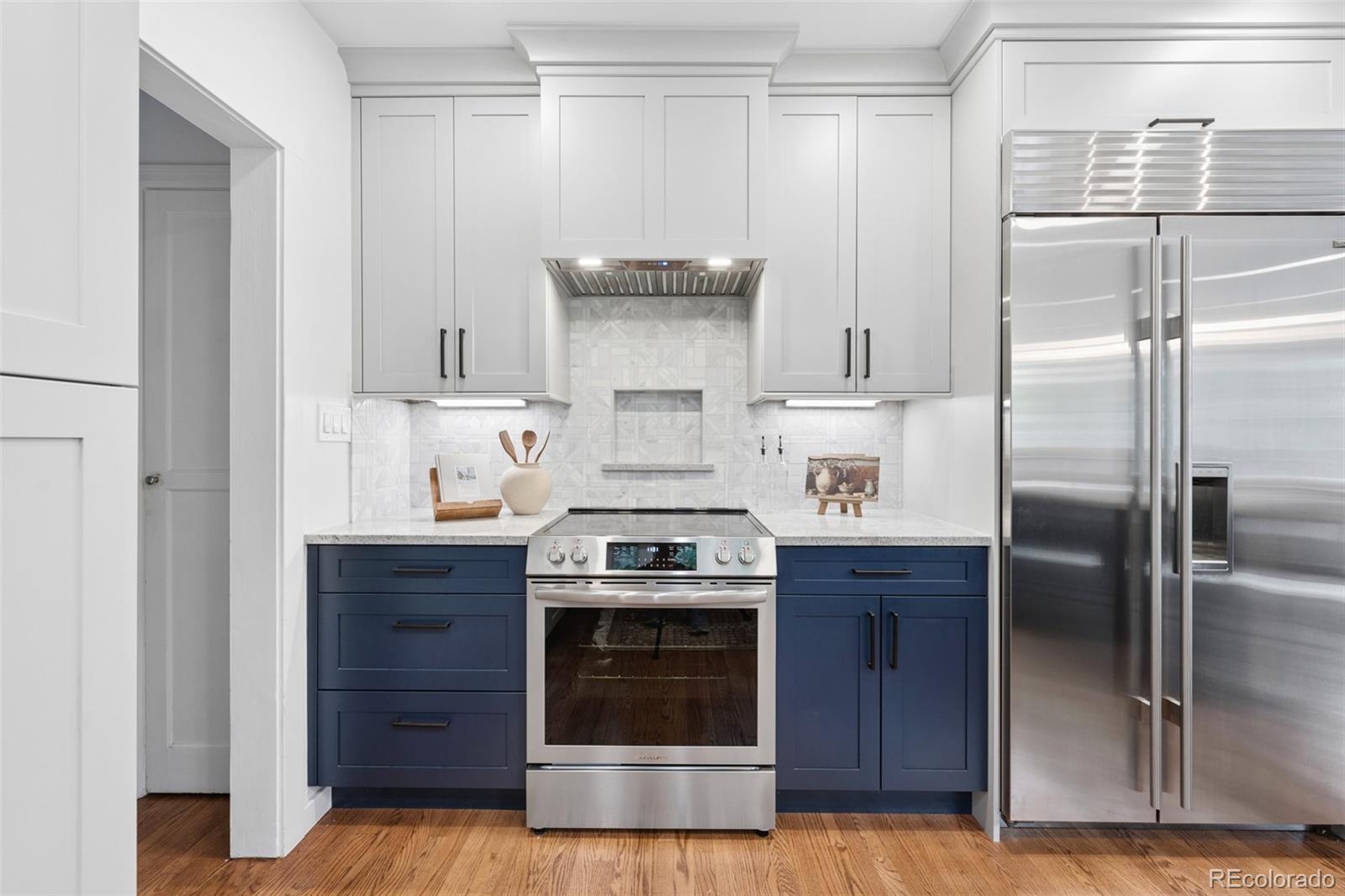 MLS Image #3 for 695  dahlia street,denver, Colorado