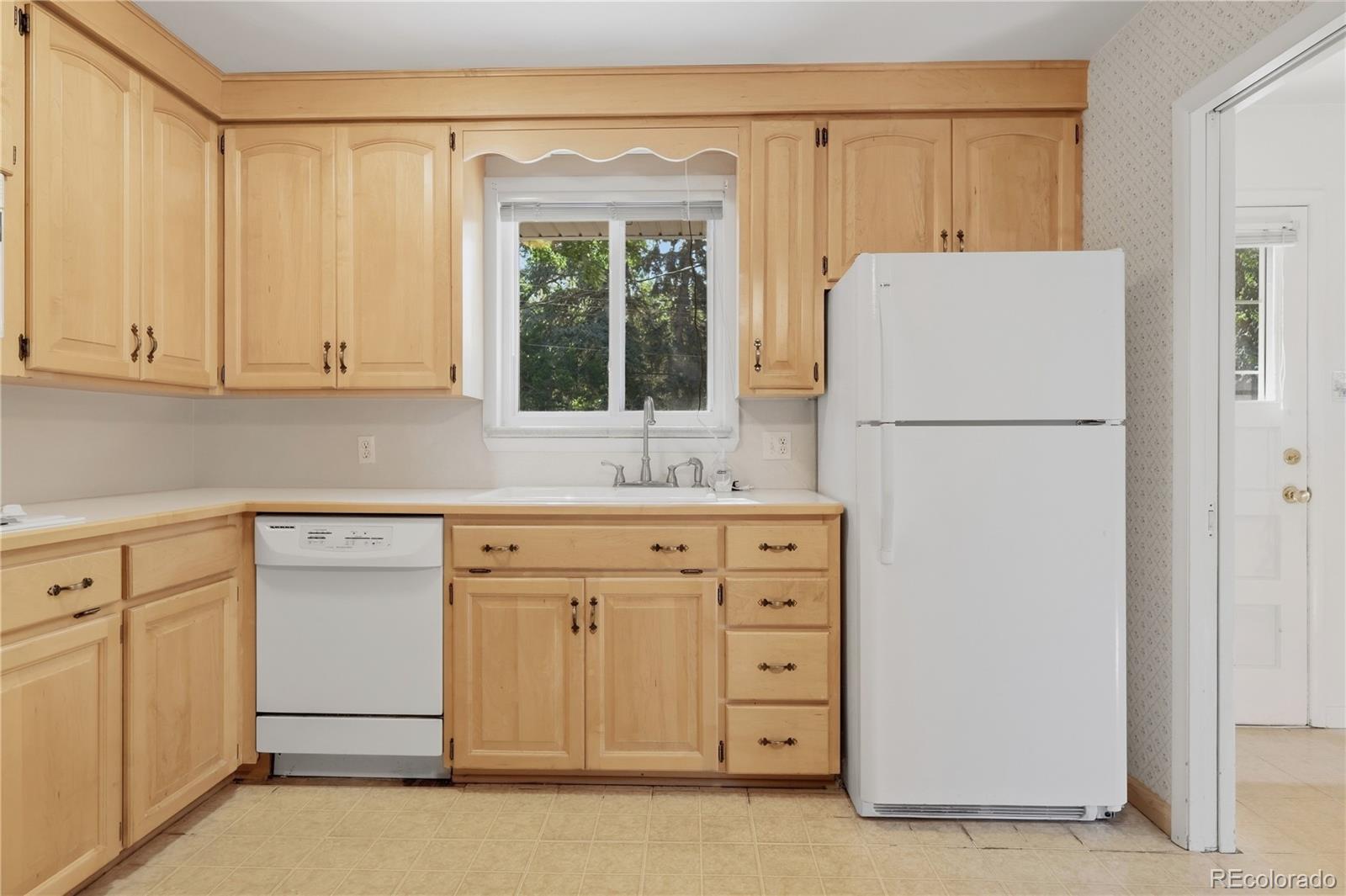 MLS Image #11 for 6376 s valleyview street,littleton, Colorado