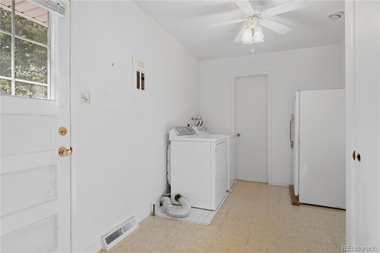 MLS Image #12 for 6376 s valleyview street,littleton, Colorado