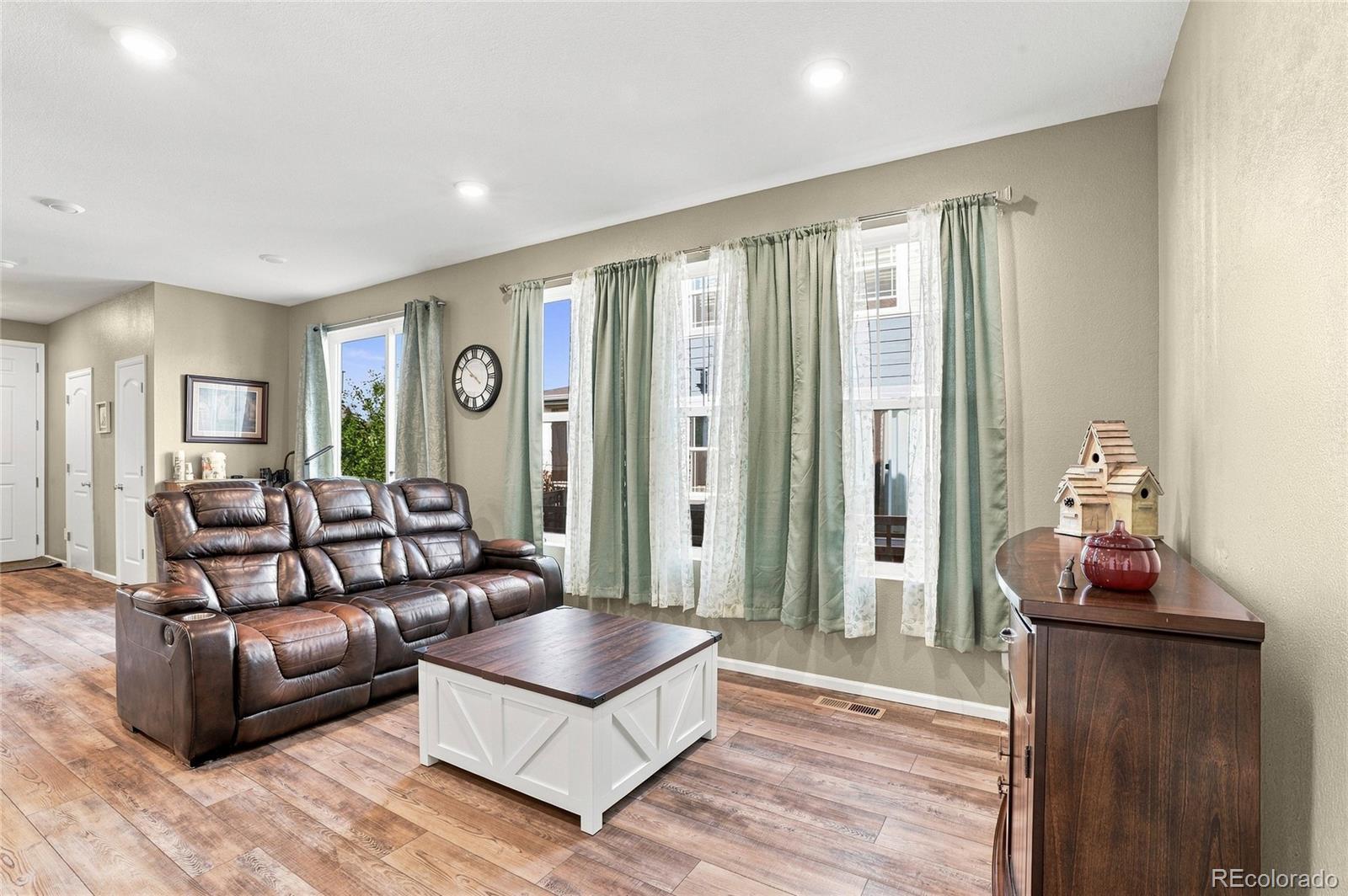 MLS Image #13 for 21331 e 60th avenue,aurora, Colorado