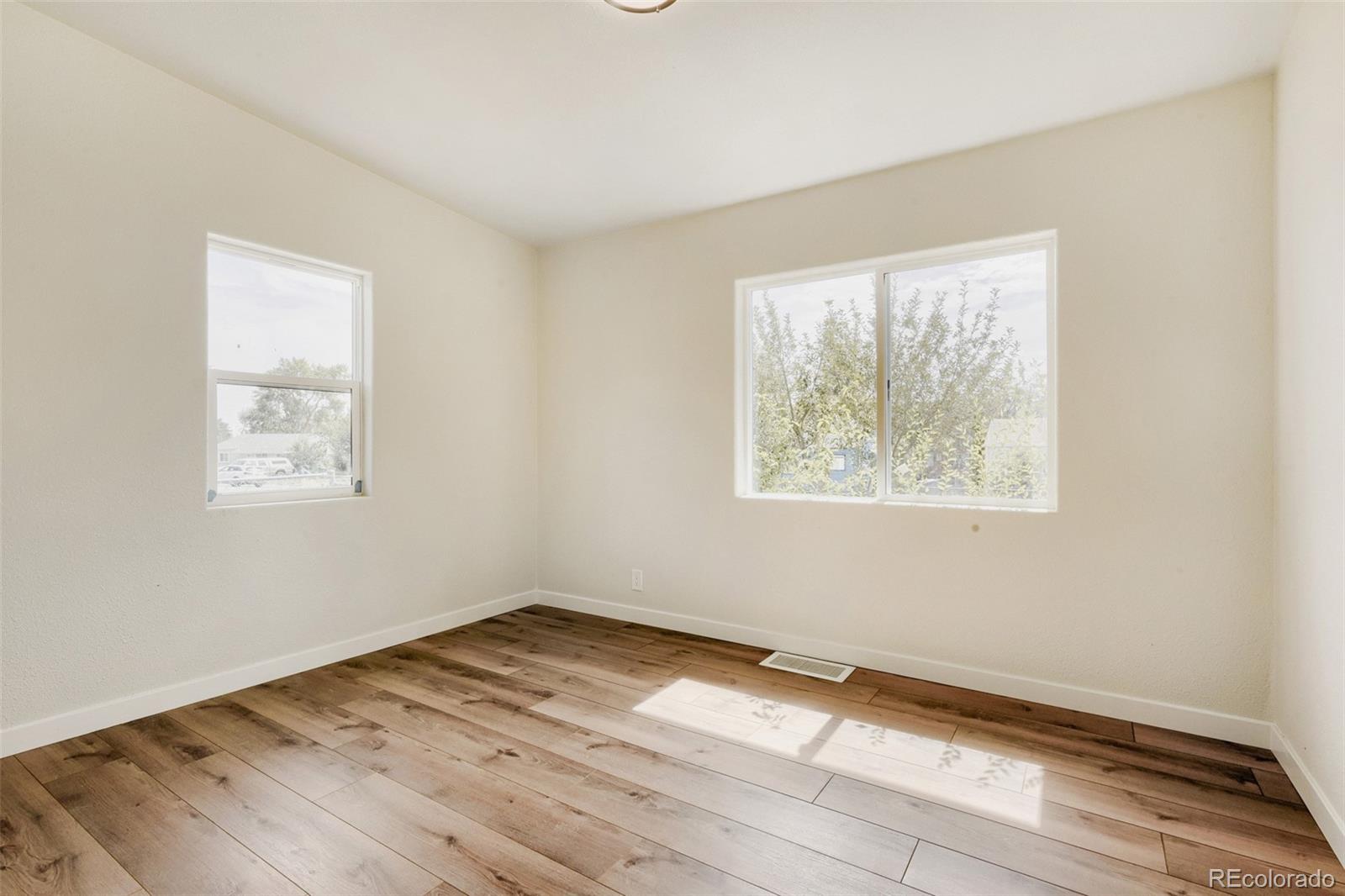 MLS Image #11 for 1631 w hoye place,denver, Colorado