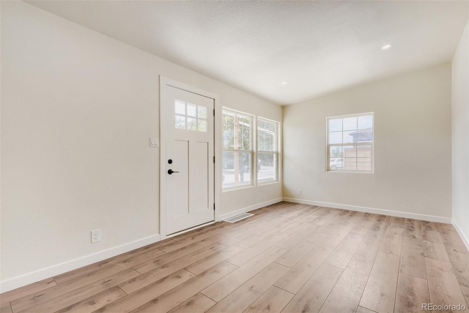 MLS Image #4 for 1631 w hoye place,denver, Colorado