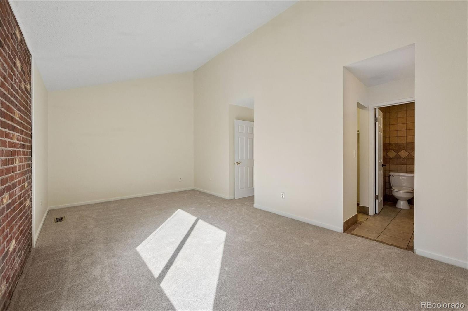 MLS Image #14 for 929 n washington street 5,denver, Colorado