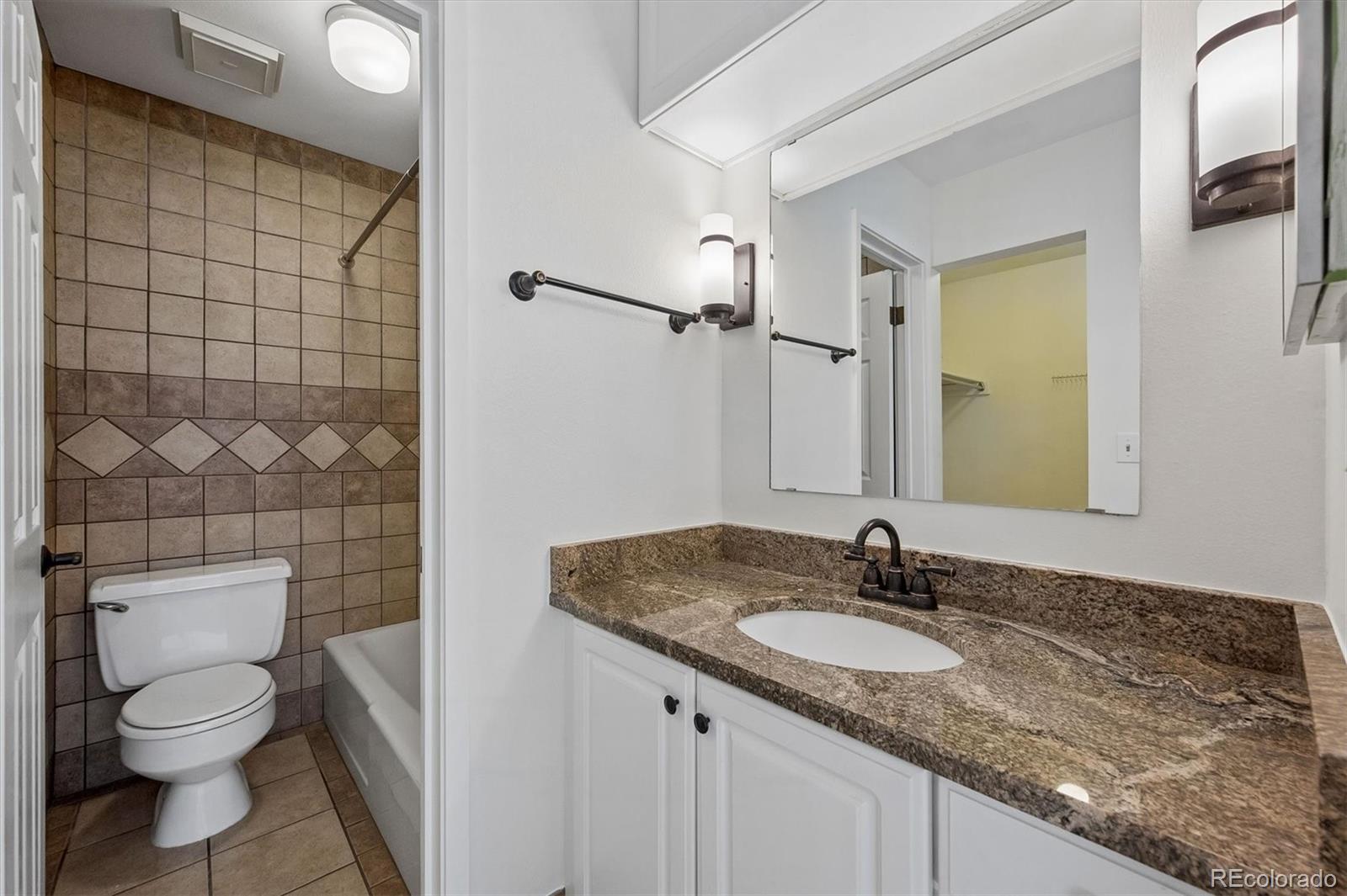 MLS Image #16 for 929 n washington street 5,denver, Colorado