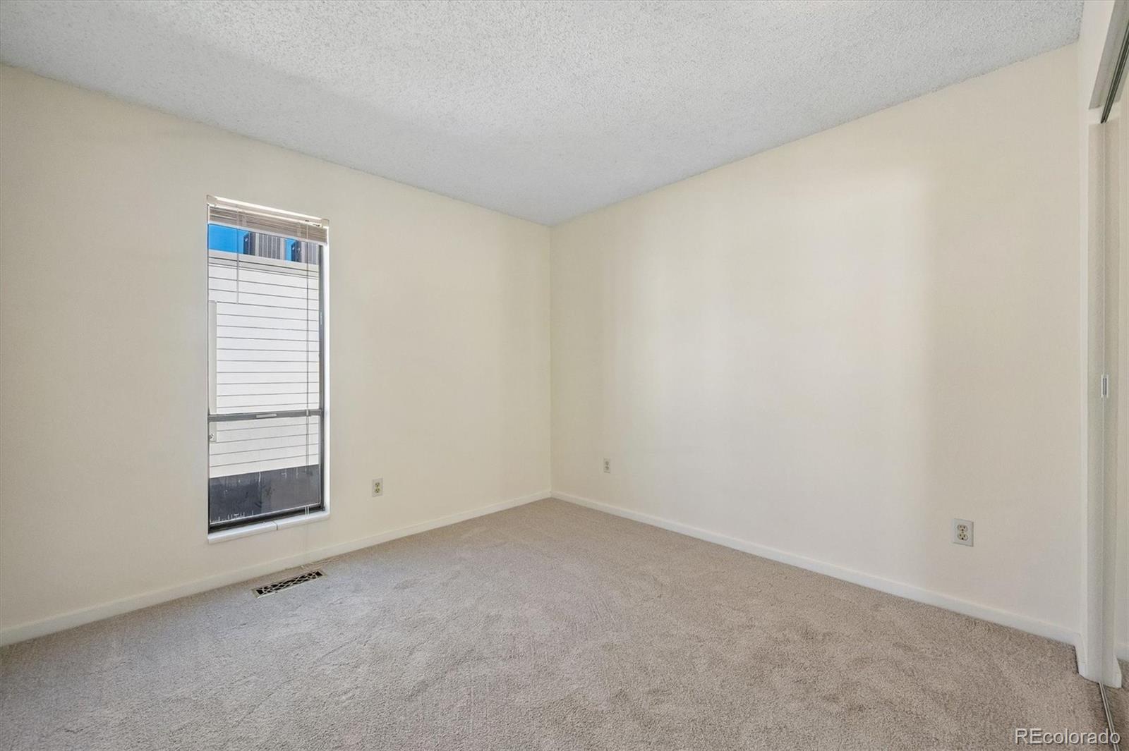 MLS Image #19 for 929 n washington street 5,denver, Colorado