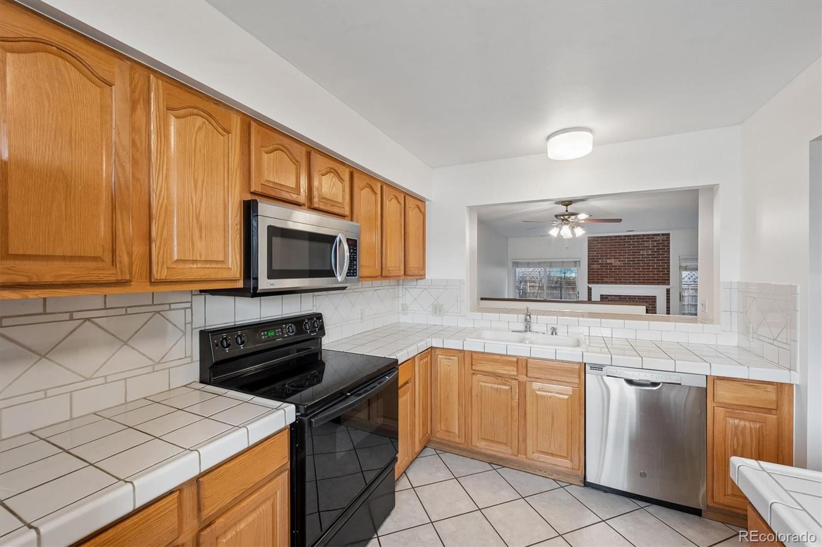 MLS Image #5 for 929 n washington street 5,denver, Colorado