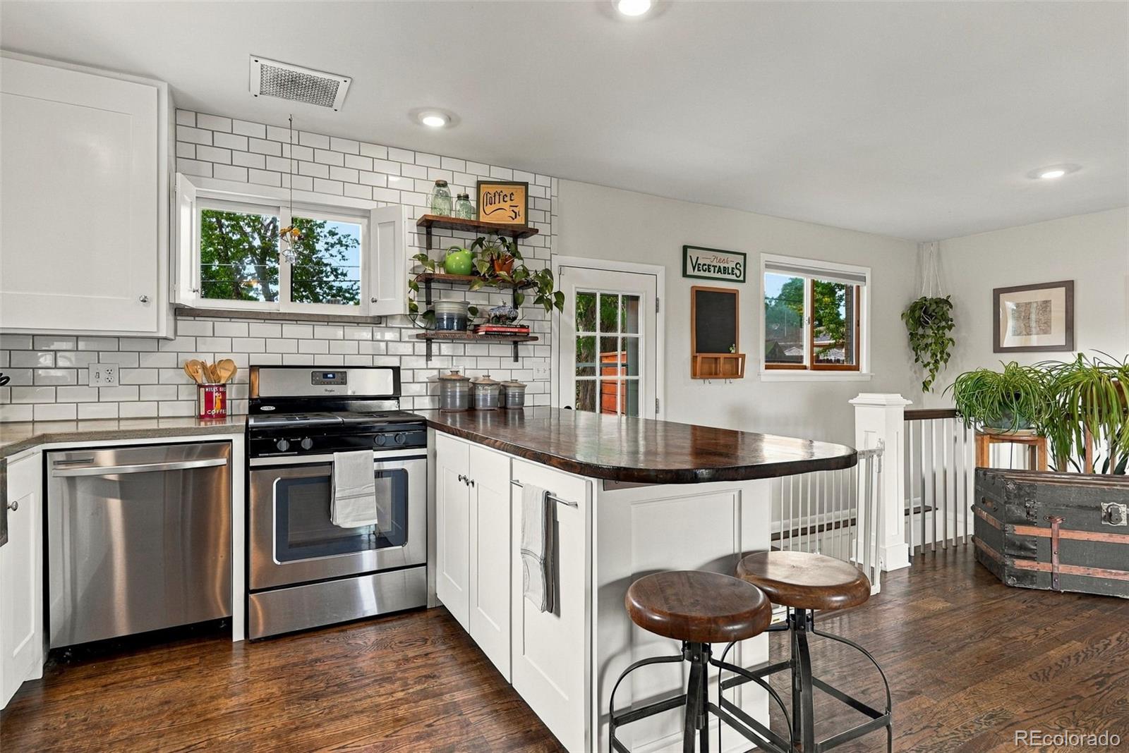MLS Image #14 for 1663 s vrain street,denver, Colorado