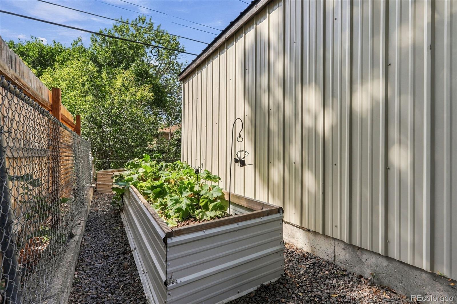 MLS Image #47 for 1663 s vrain street,denver, Colorado