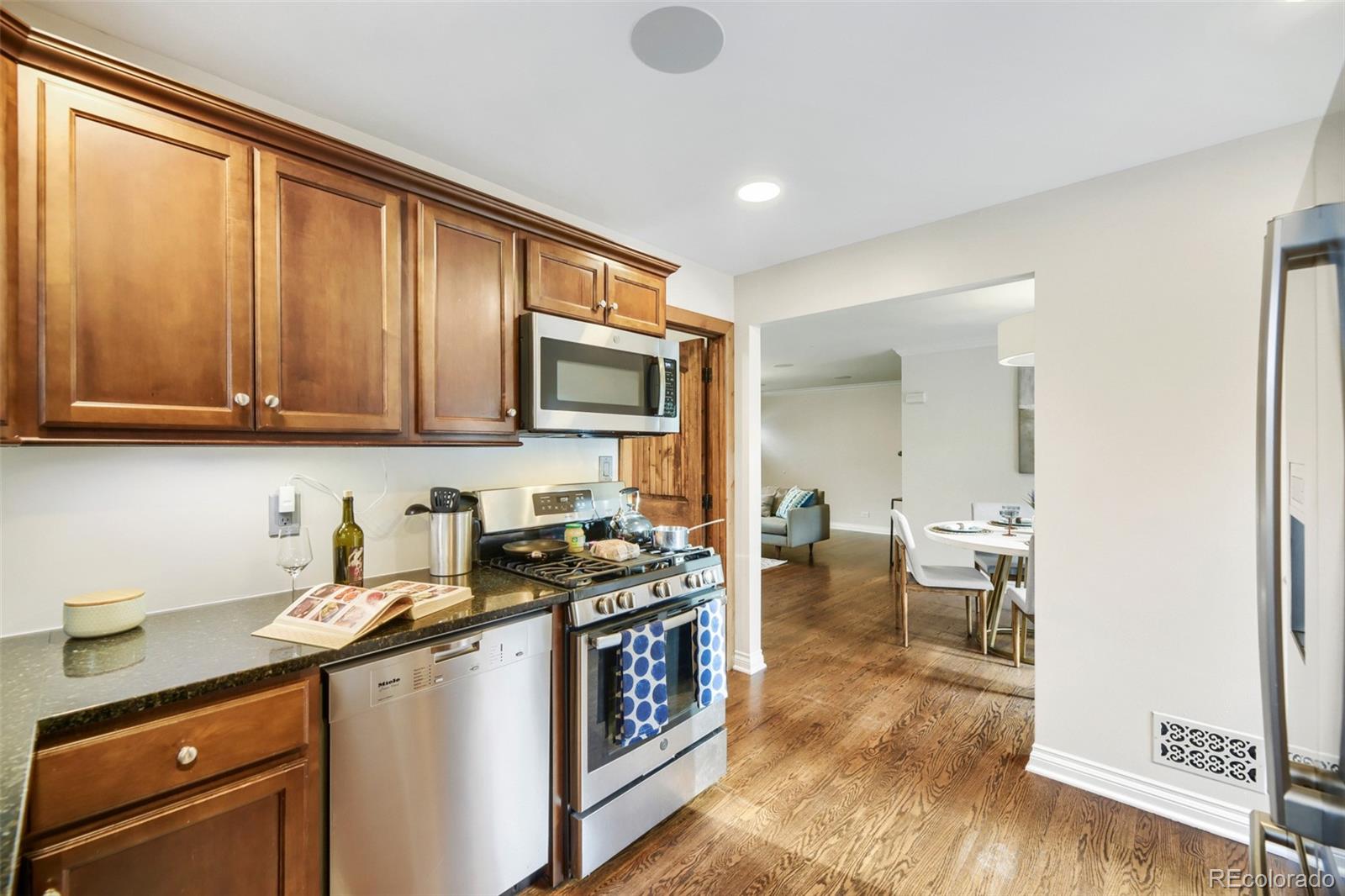 MLS Image #12 for 2901 s madison street,denver, Colorado