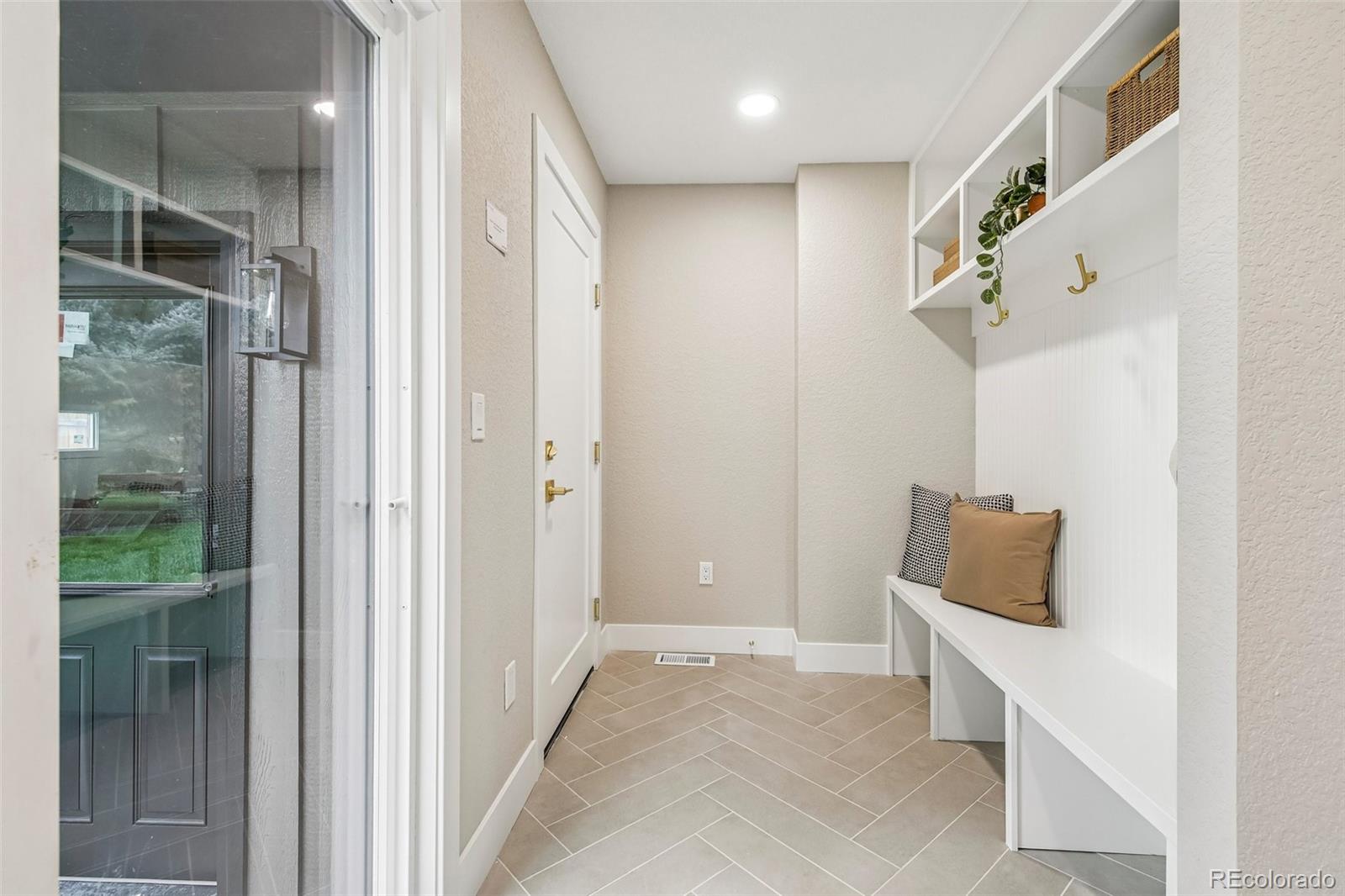 MLS Image #14 for 3901 e orchard road,centennial, Colorado