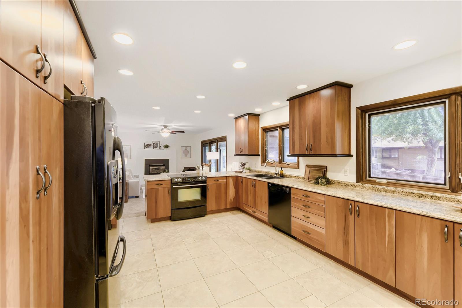 MLS Image #6 for 6892 e iliff place,denver, Colorado