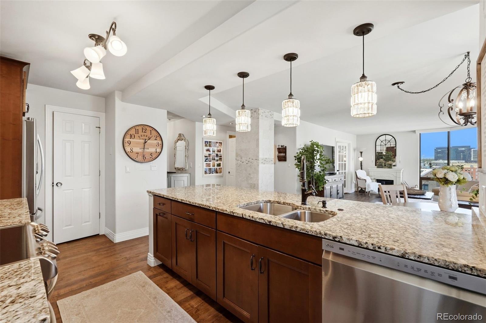 MLS Image #10 for 1625  larimer street,denver, Colorado