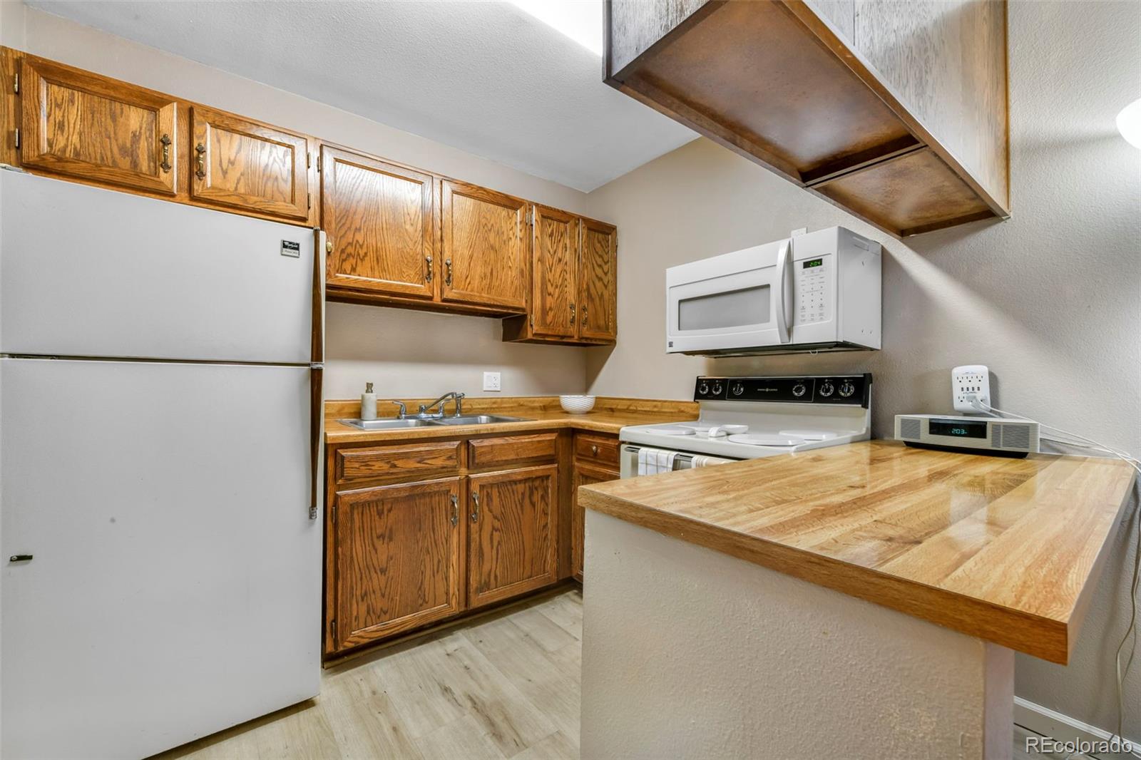 MLS Image #7 for 2430  palmer park boulevard d1,colorado springs, Colorado