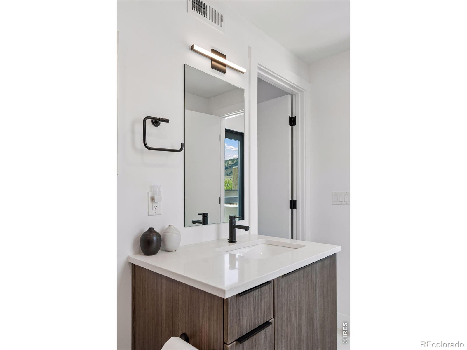 MLS Image #37 for 2128  pearl street,boulder, Colorado