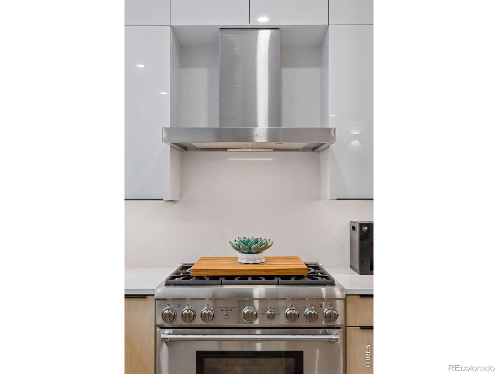 MLS Image #9 for 2128  pearl street,boulder, Colorado