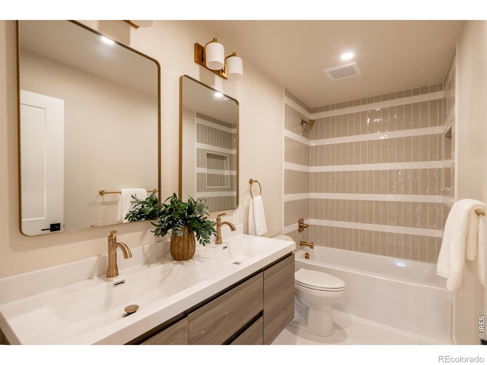 MLS Image #34 for 7706 s madison circle,centennial, Colorado