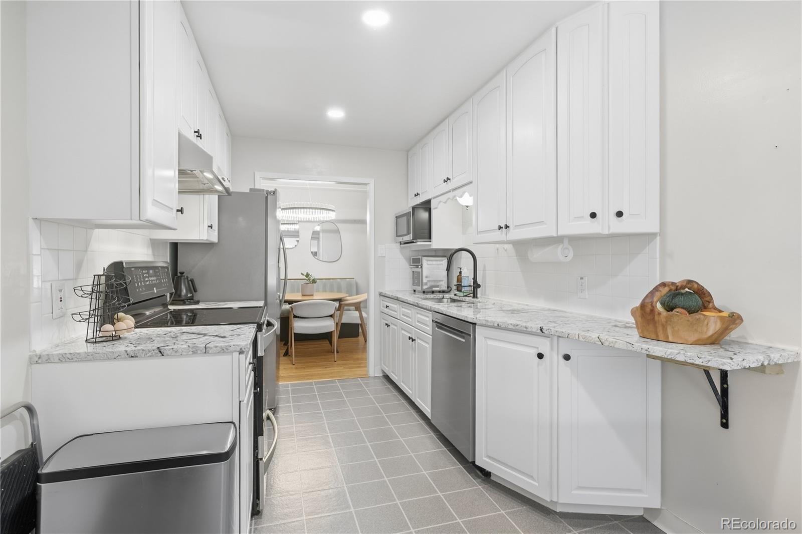 MLS Image #14 for 1990 s stuart street,denver, Colorado