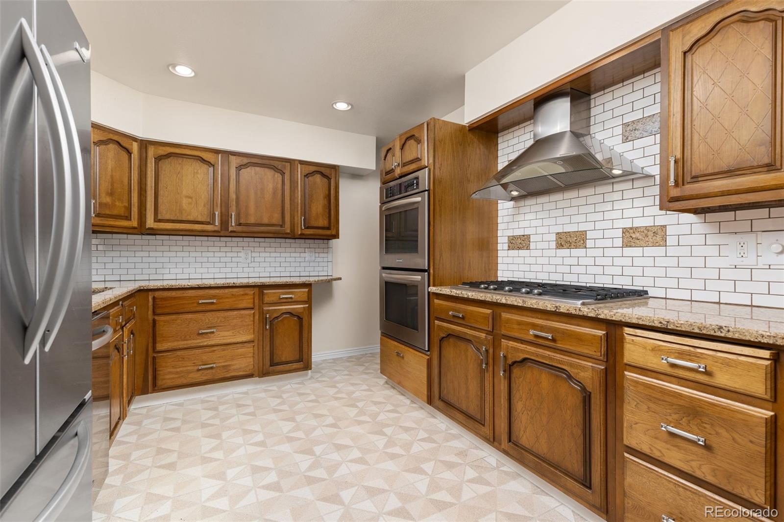 MLS Image #10 for 3064 s zurich court,denver, Colorado