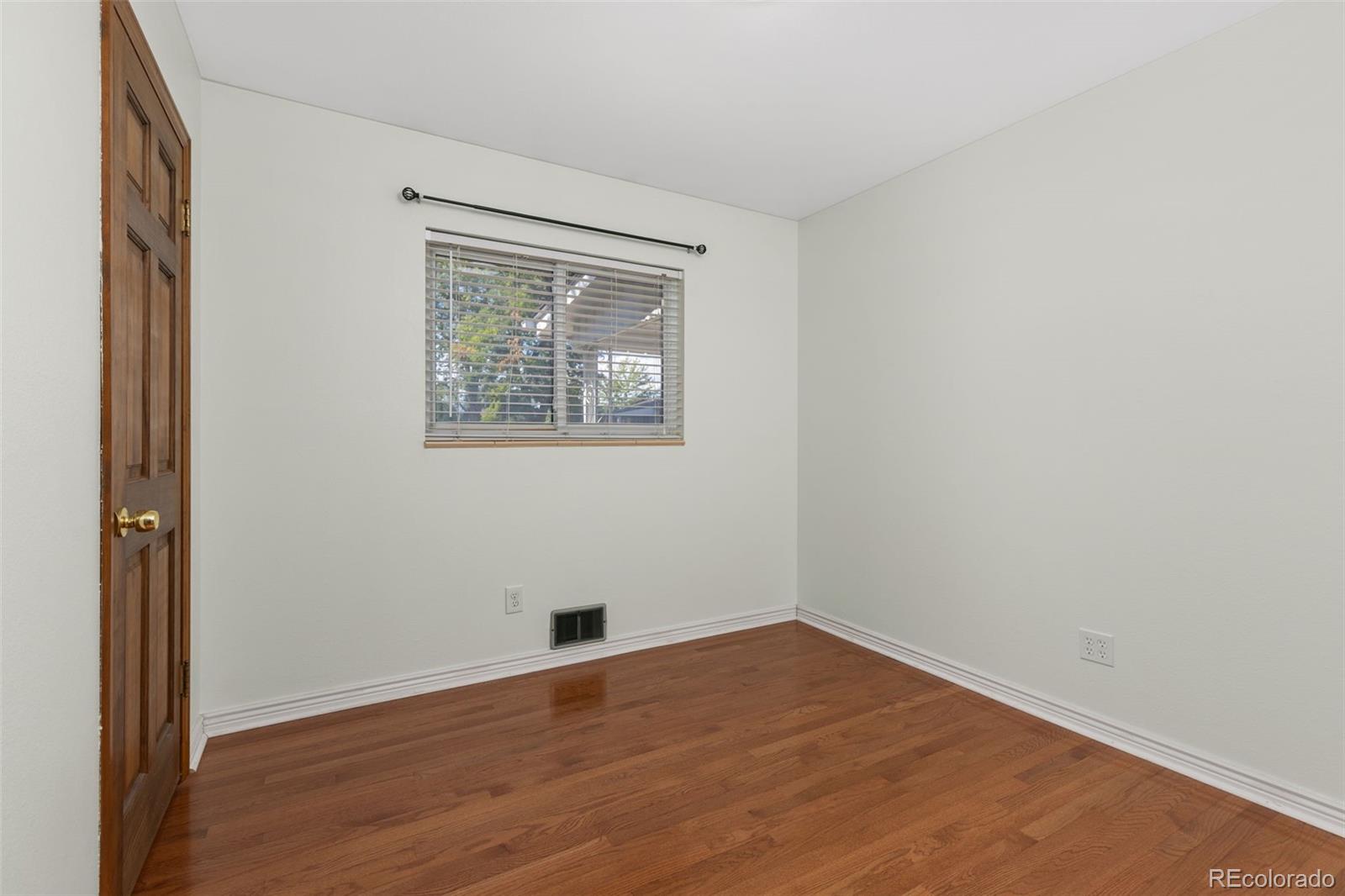 MLS Image #18 for 3064 s zurich court,denver, Colorado