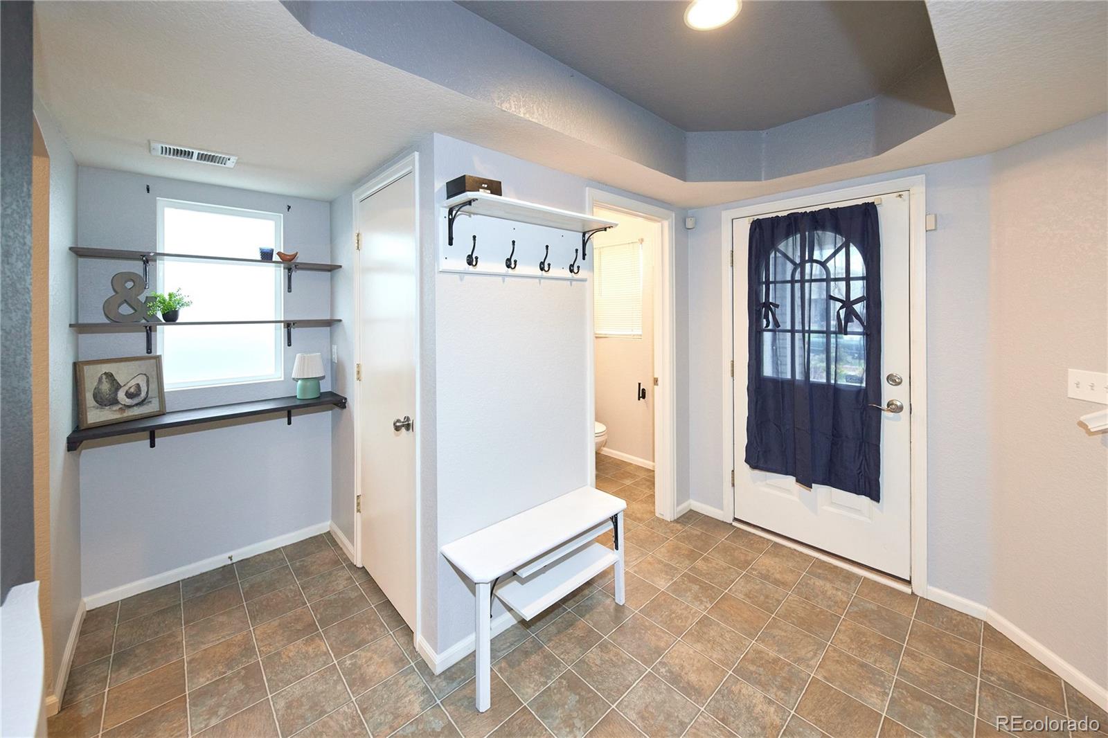 MLS Image #11 for 20764 e 39th avenue,denver, Colorado