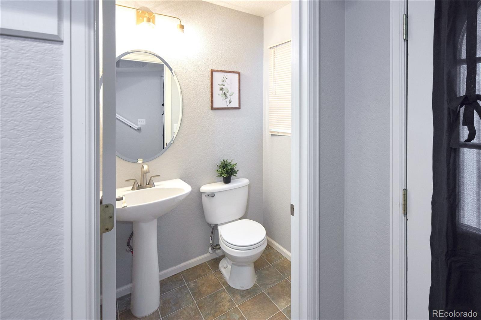 MLS Image #13 for 20764 e 39th avenue,denver, Colorado