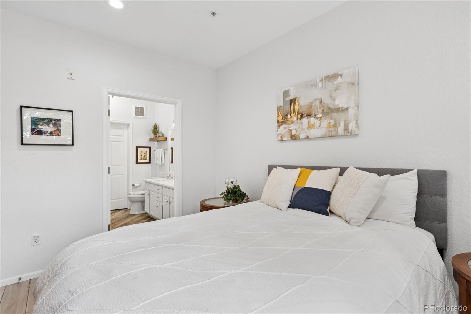 MLS Image #17 for 9633 e 5th avenue,denver, Colorado