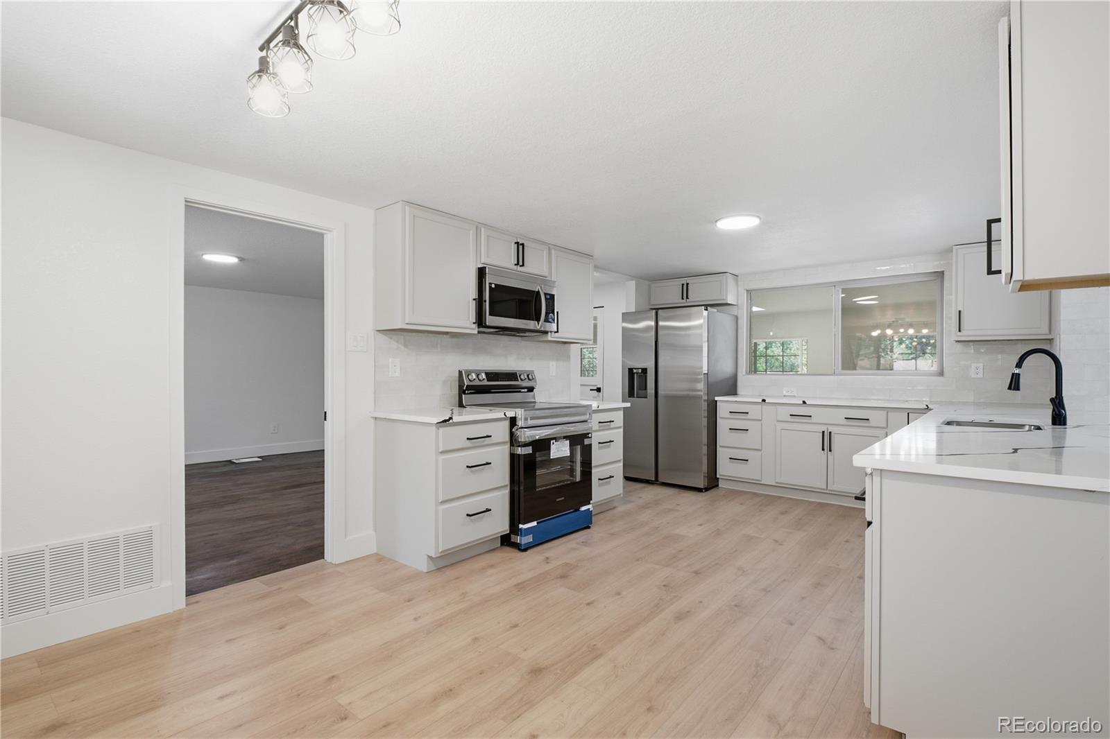 MLS Image #6 for 850 s everett street,lakewood, Colorado