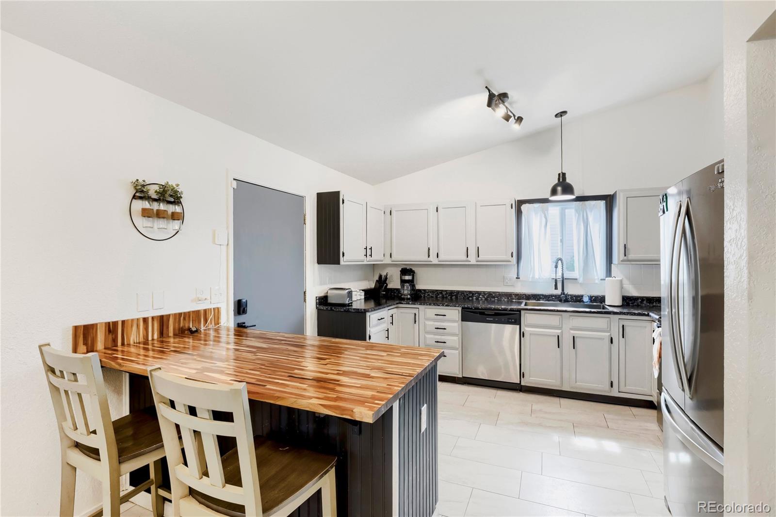MLS Image #2 for 1107  sable boulevard,aurora, Colorado