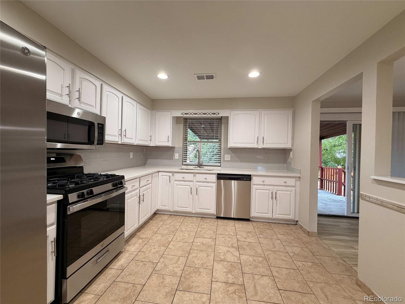 MLS Image #10 for 2965 s eaton street,denver, Colorado