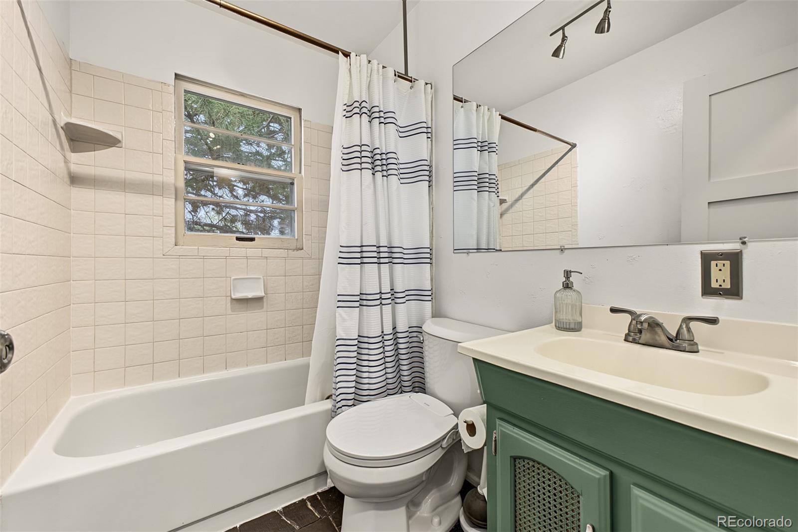 MLS Image #14 for 714 s xavier street,denver, Colorado