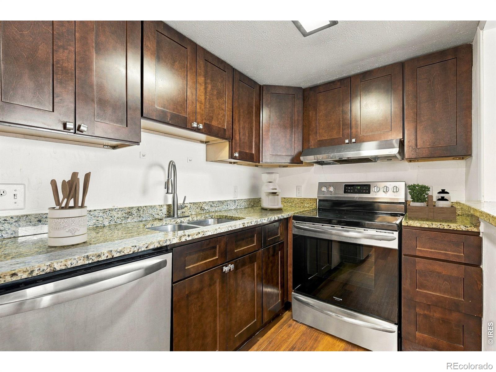 MLS Image #4 for 9995 e harvard avenue,denver, Colorado