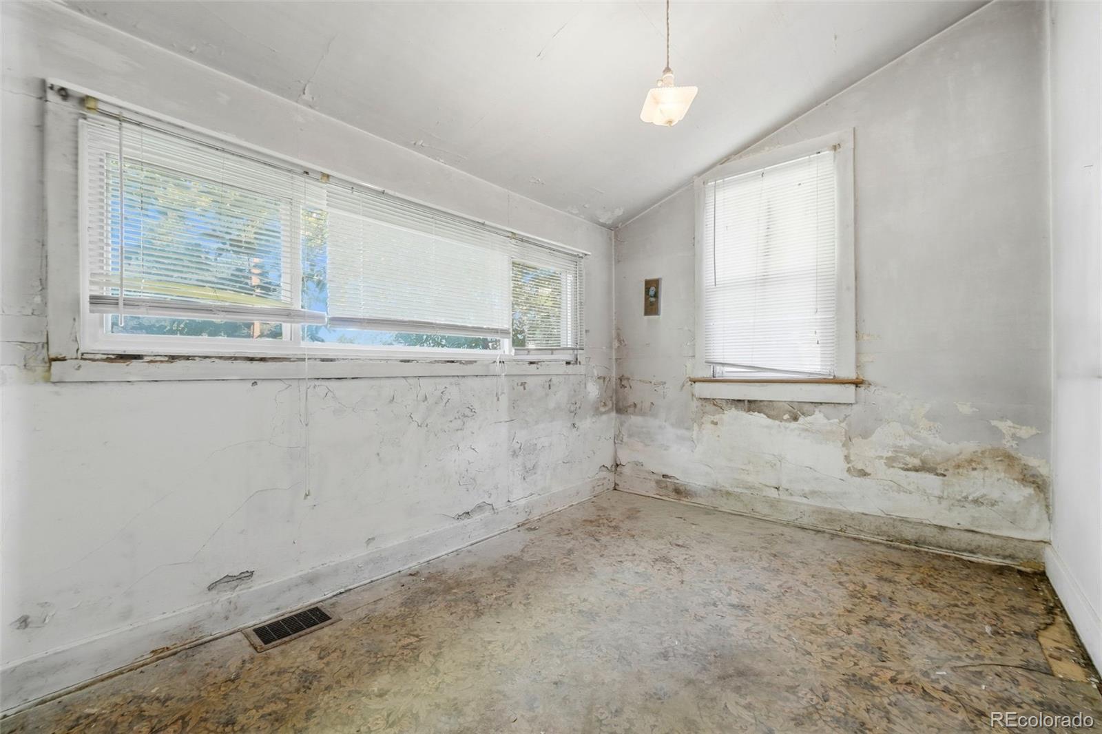 MLS Image #13 for 1921 s marion street,denver, Colorado