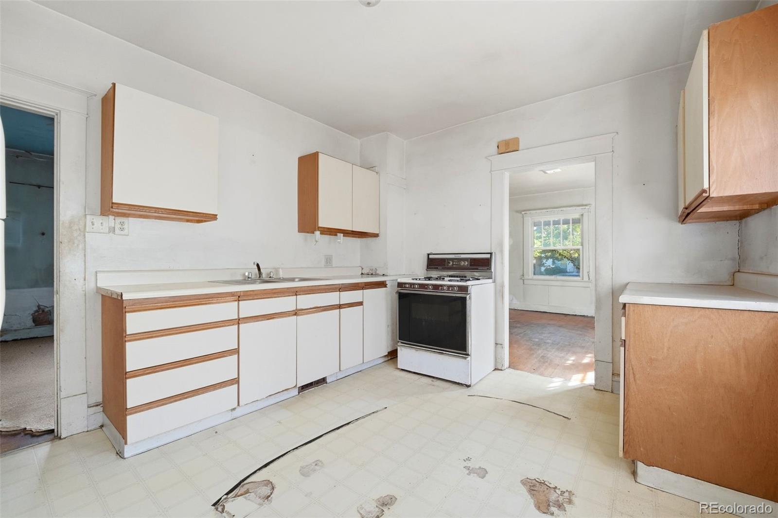 MLS Image #8 for 1921 s marion street,denver, Colorado