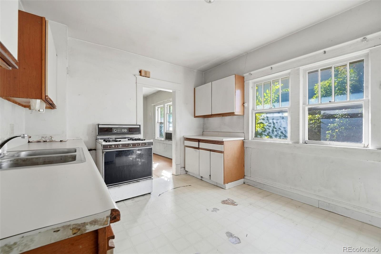 MLS Image #9 for 1921 s marion street,denver, Colorado