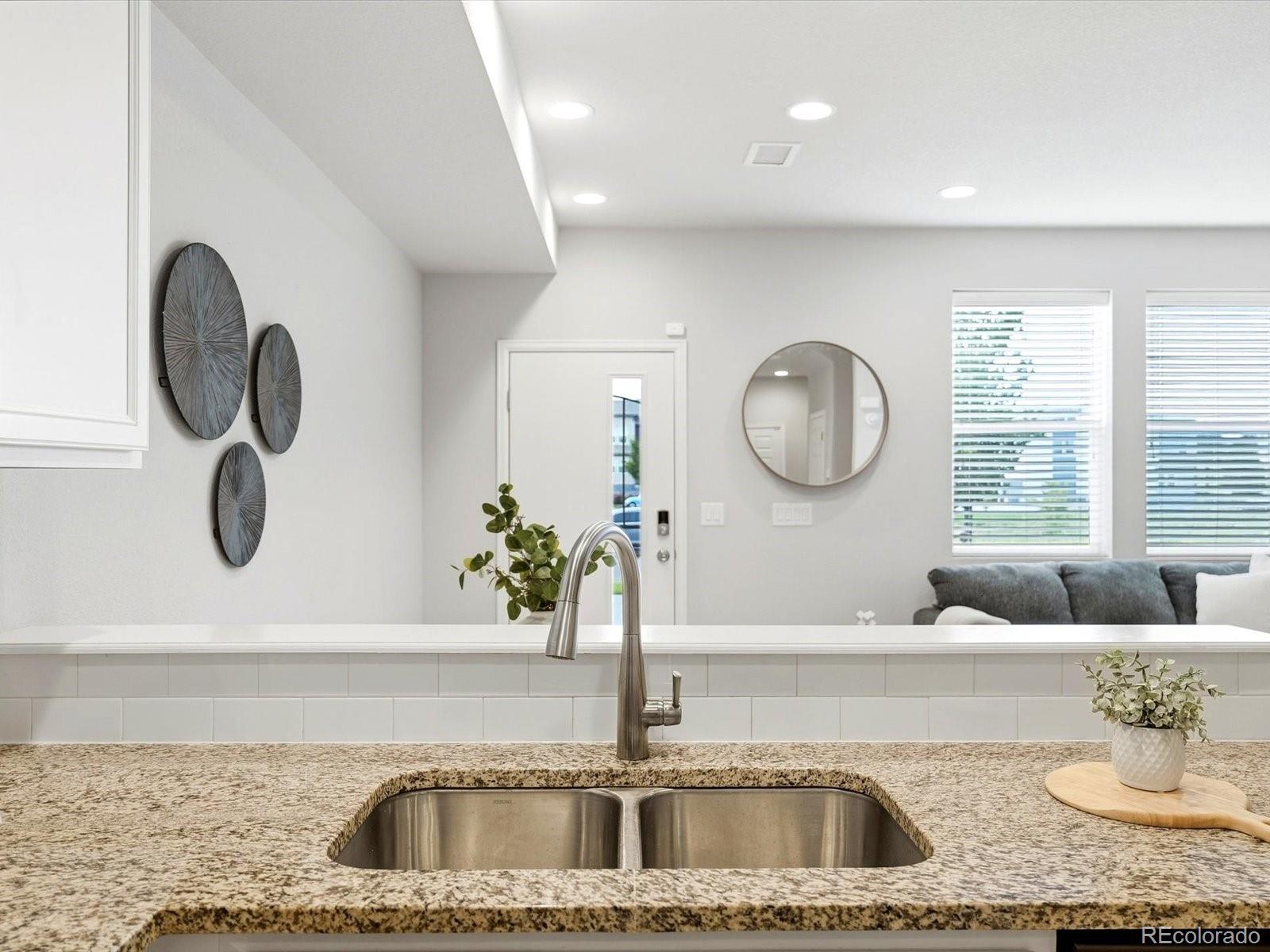 MLS Image #10 for 16035 e elk place,denver, Colorado