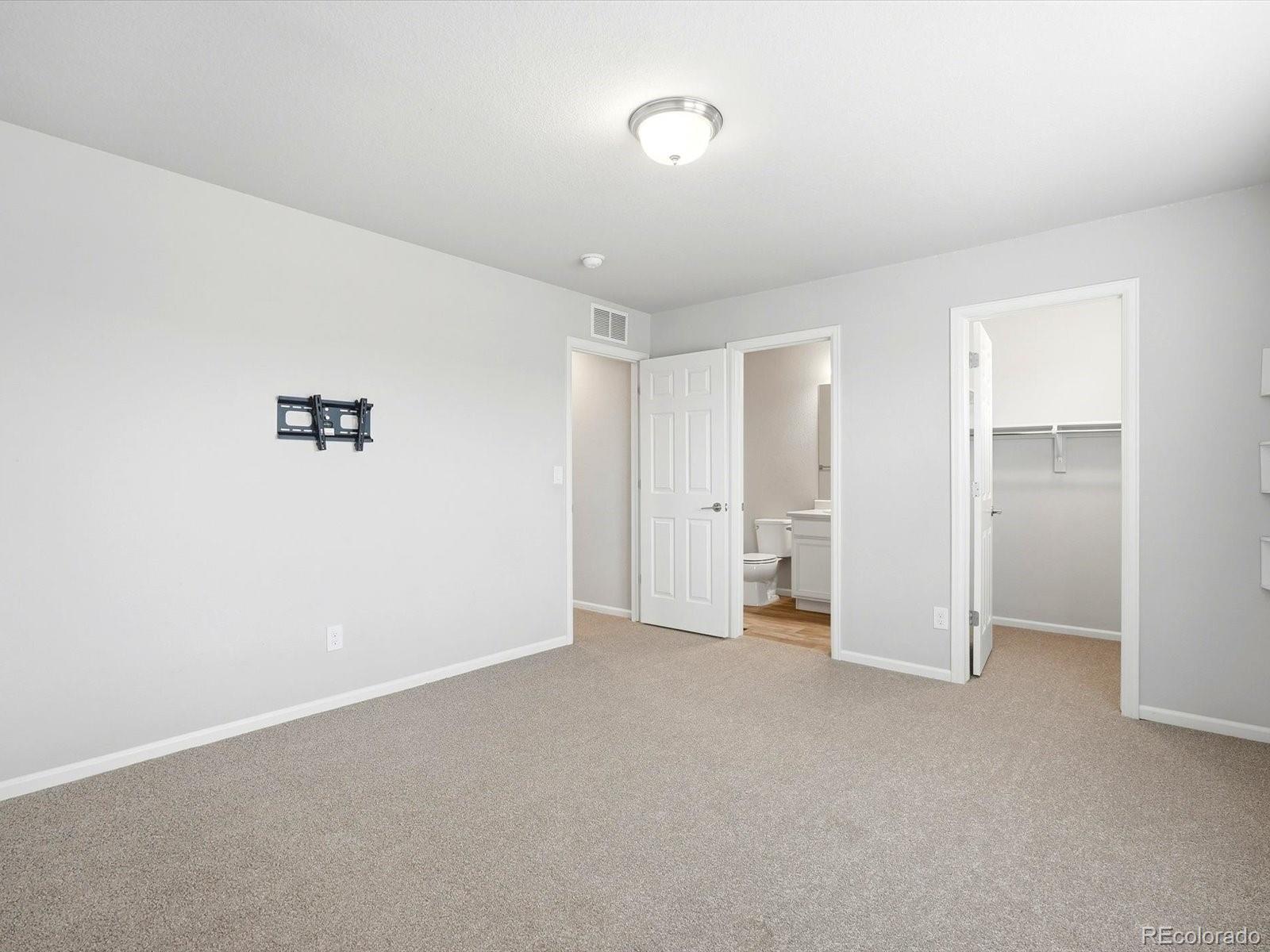 MLS Image #18 for 16035 e elk place,denver, Colorado