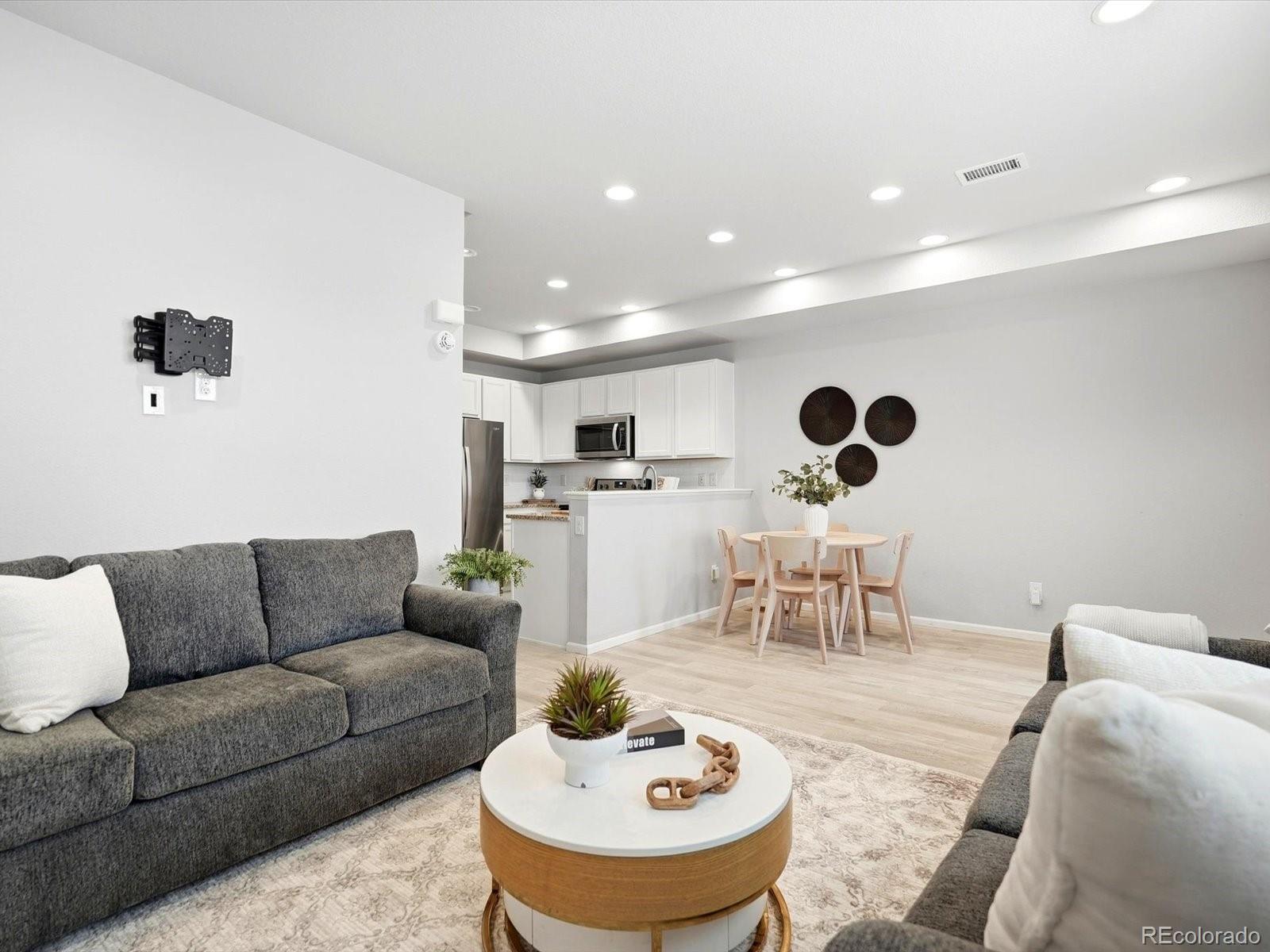 MLS Image #4 for 16035 e elk place,denver, Colorado