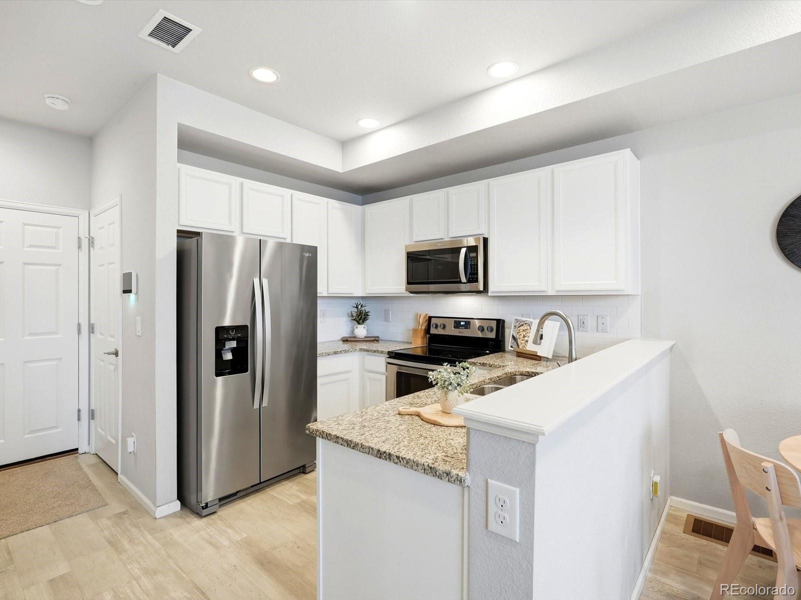 MLS Image #6 for 16035 e elk place,denver, Colorado