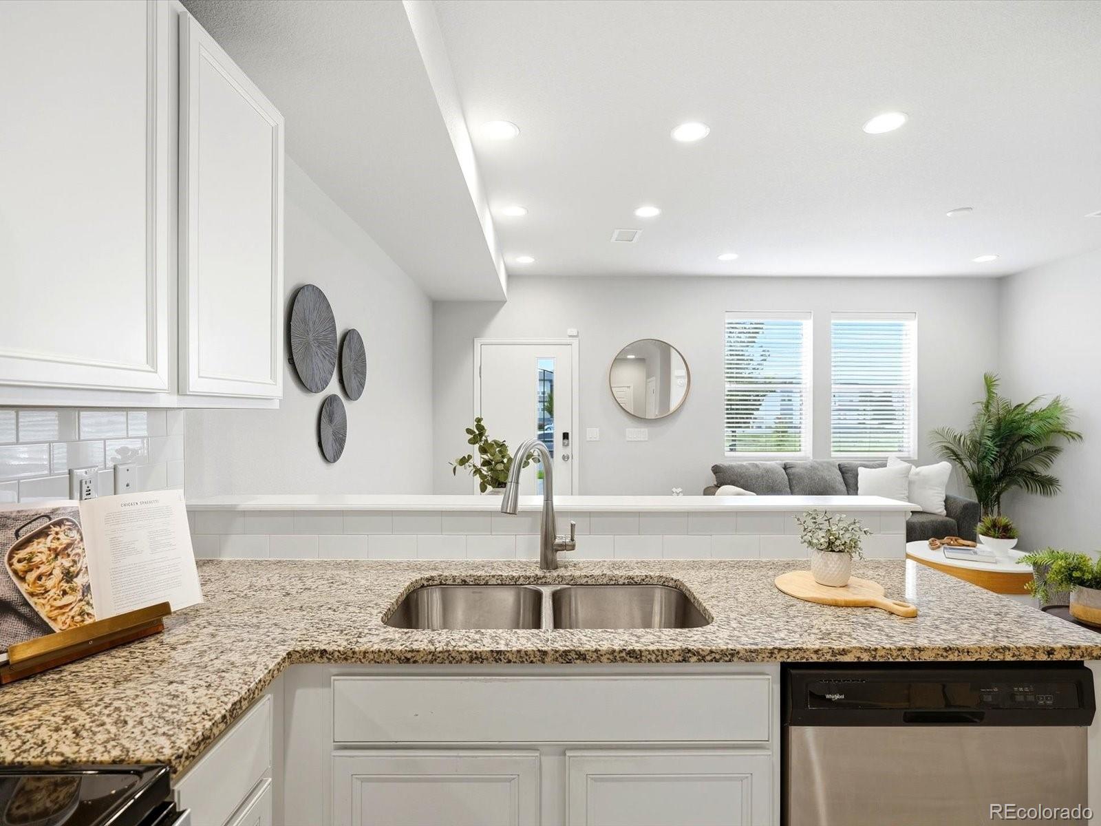 MLS Image #9 for 16035 e elk place,denver, Colorado
